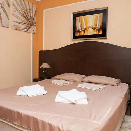 In Amphora Palace Apartment 4*